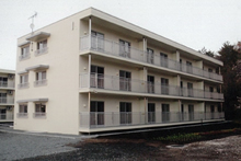 �����{��